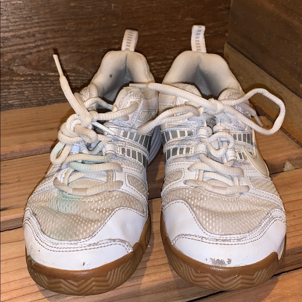 white nike volleyball court shoes